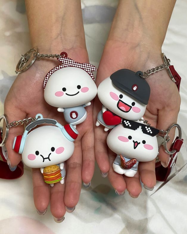 4Fingers-Quby-keychains-4-designs-lifestyle