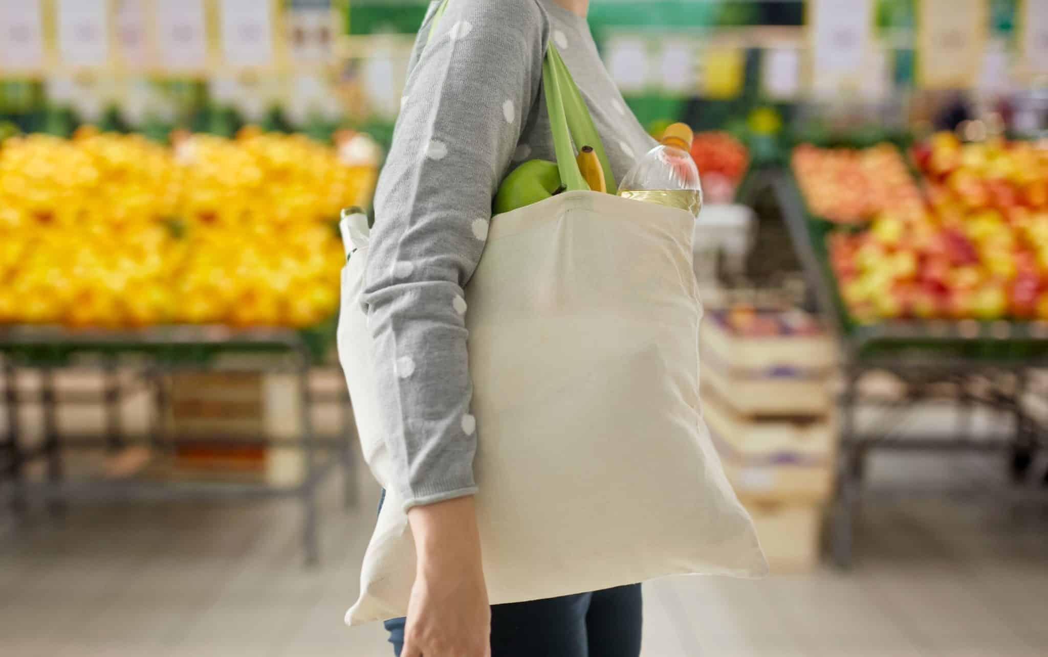 A minimalistic reminder of supporting sustainability—a woman carrying a recycled cotton foldable bag that blends everyday function with eco-conscious living