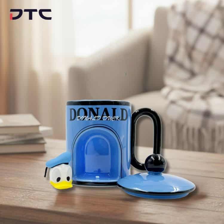 Donald Duck mug featuring expressive sculpting and character detailing.