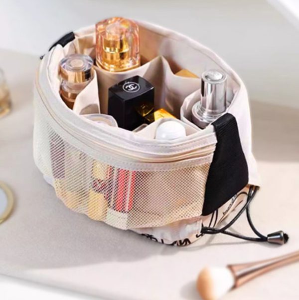 Travel cosmetic pouch