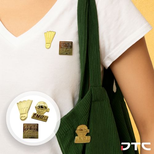 Li-Ning 2024 Chinese New Year premium gift set with gold foil notebook, pen, pin badges, and red packet holder.