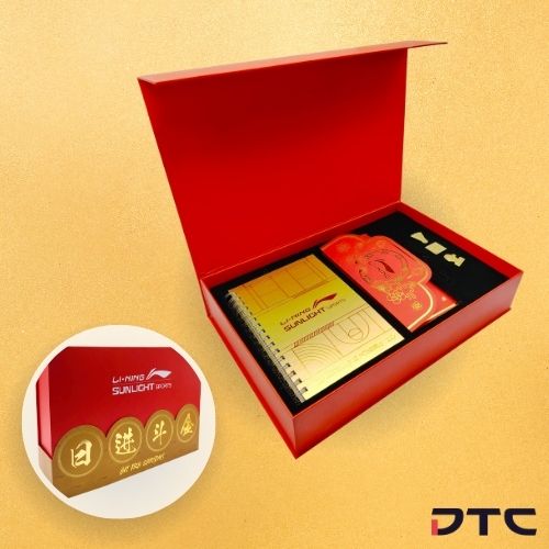 Li-Ning 2024 Chinese New Year premium gift set with gold foil notebook, pen, pin badges, and red packet holder.