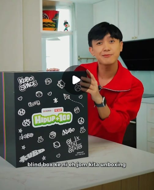 Creator unboxing PR kit featuring 100PLUS x POP MART KUBO campaign merchandise in Malaysia