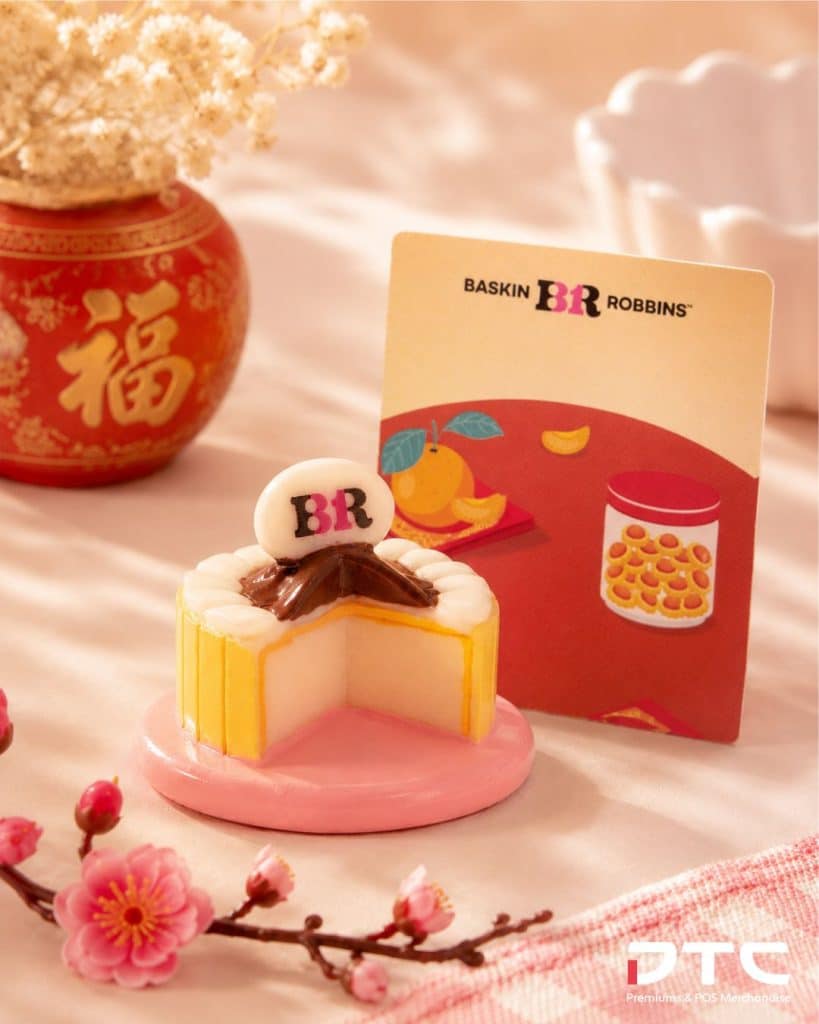 Baskin-Robbins Golden Choco BReak gift-with-purchase magnet - Celebration cake design